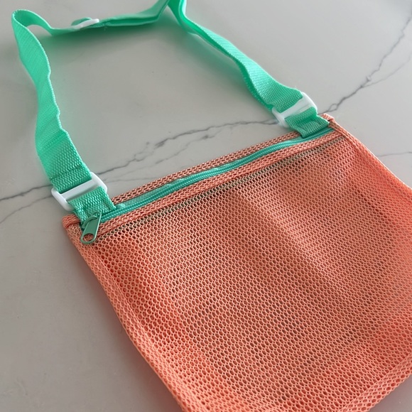 Mesh beach bag. NWOT. - Picture 2 of 5